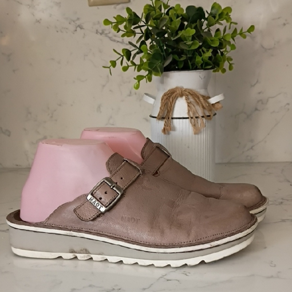 Naot Brown Leather Footbed